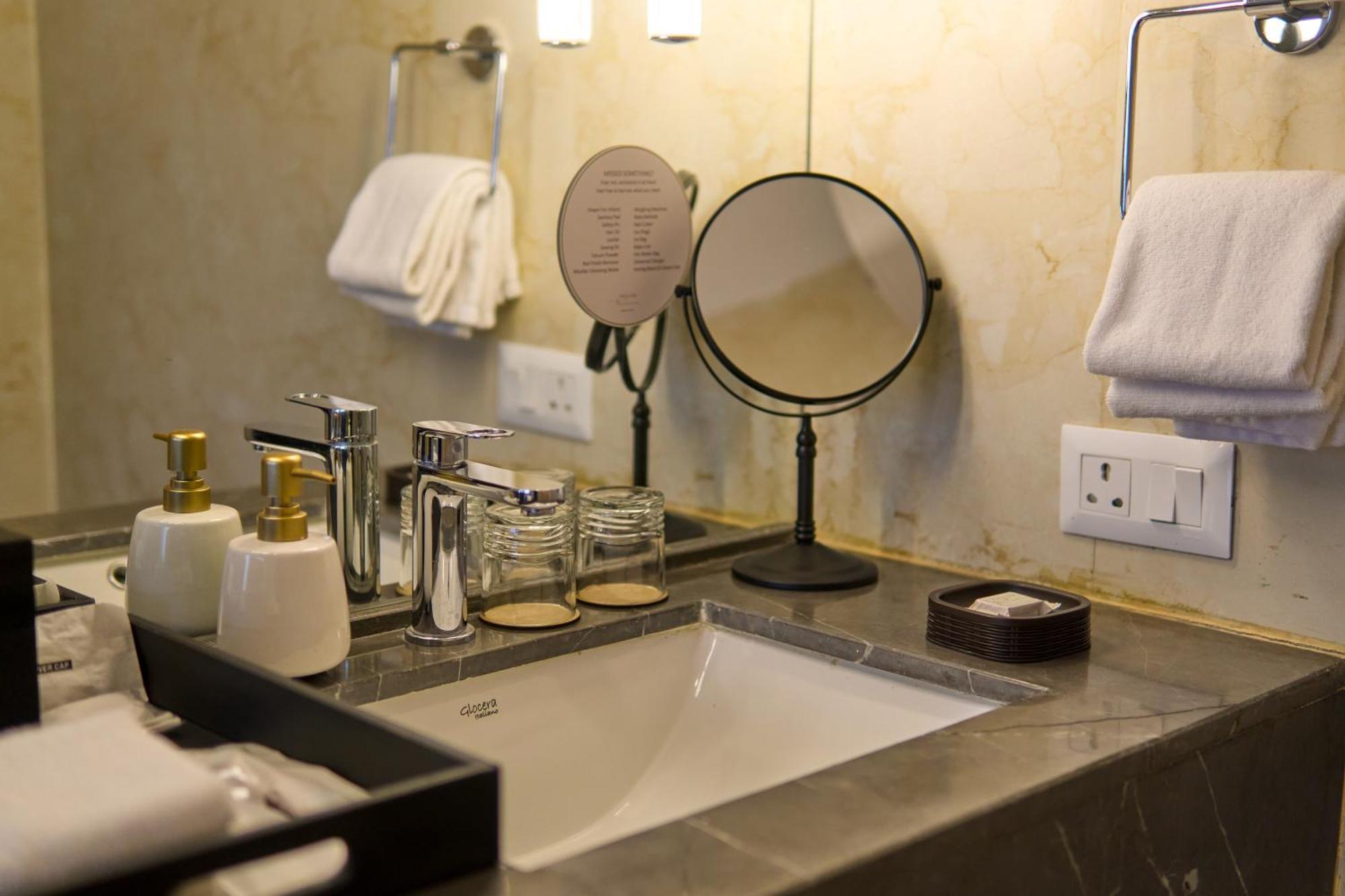Shulem Boutique Hotel Dimāpur Eksteriør bilde
